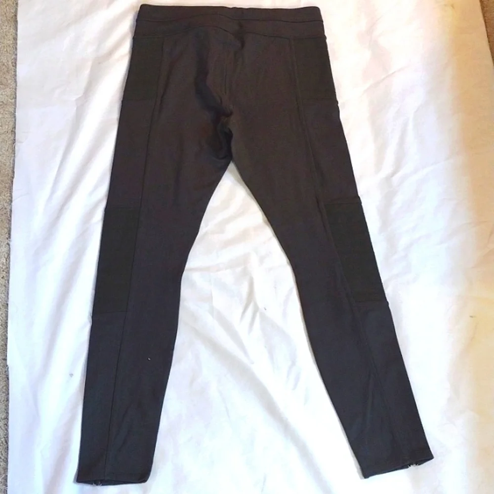 Athleta Olive Green Trailsetter Ponte Motion Moto Pants Leggings. Size 8